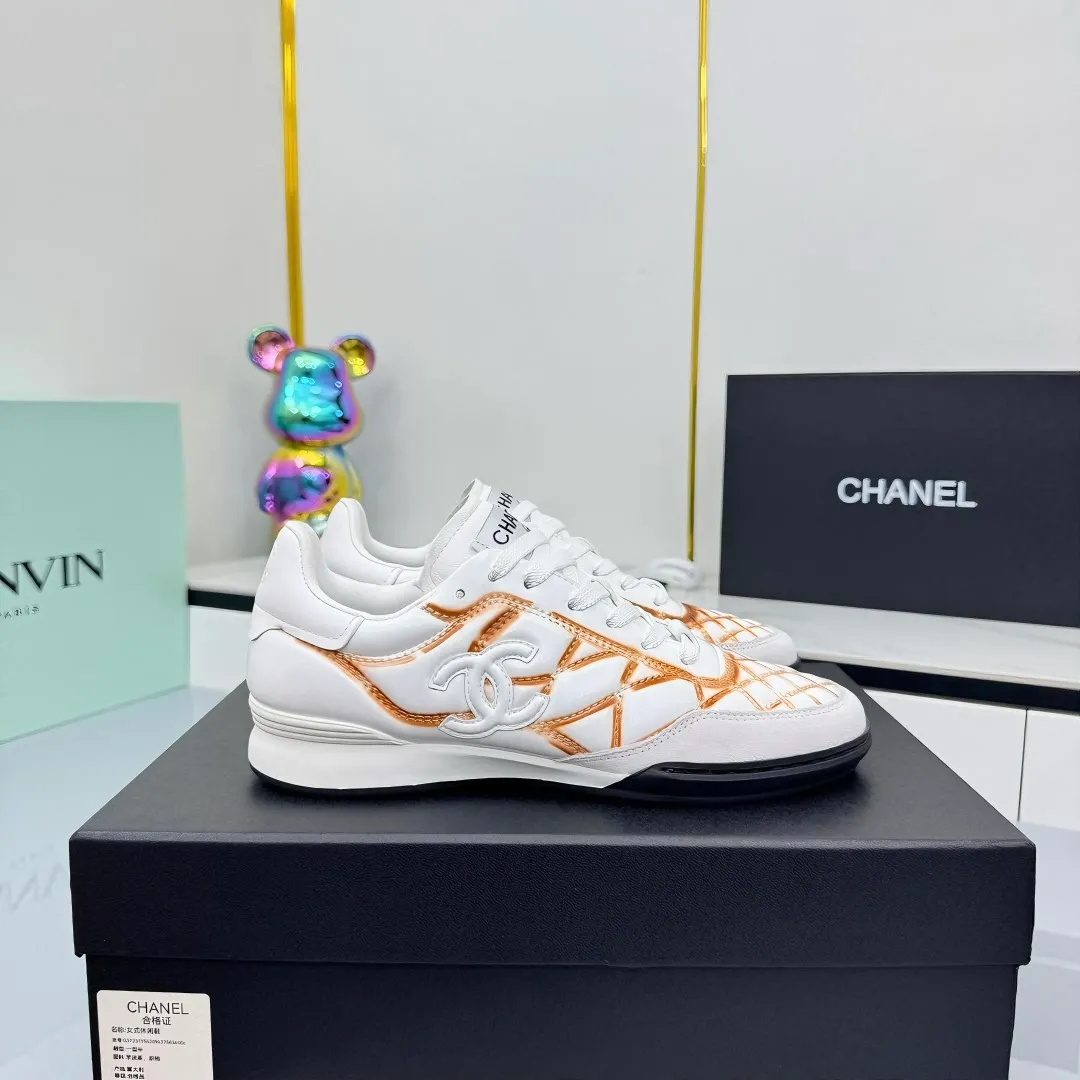 👟👟Ex-factory price 620👟👟 Top version Chanel Chanel - 2025 counter top casual sports shoes This sneaker is a classic design; the upper is electro-embroidered with a variety of techniques; the outsole is fashionable and sporty; it is extraordinary and incorporates a variety of color matching elements... The diversified mix and match is very beautiful and versatile, and can be used for leisure, fashion, sports and outdoor... ꫛꫀꪝ Go➫ Material: ❶Upper is made of: original cowhide ❷Inner lining is made of: original imported sheepskin ❸Outsole is based on: original TPU combination outsole Special counter boutique packaging complete set for women 35–41